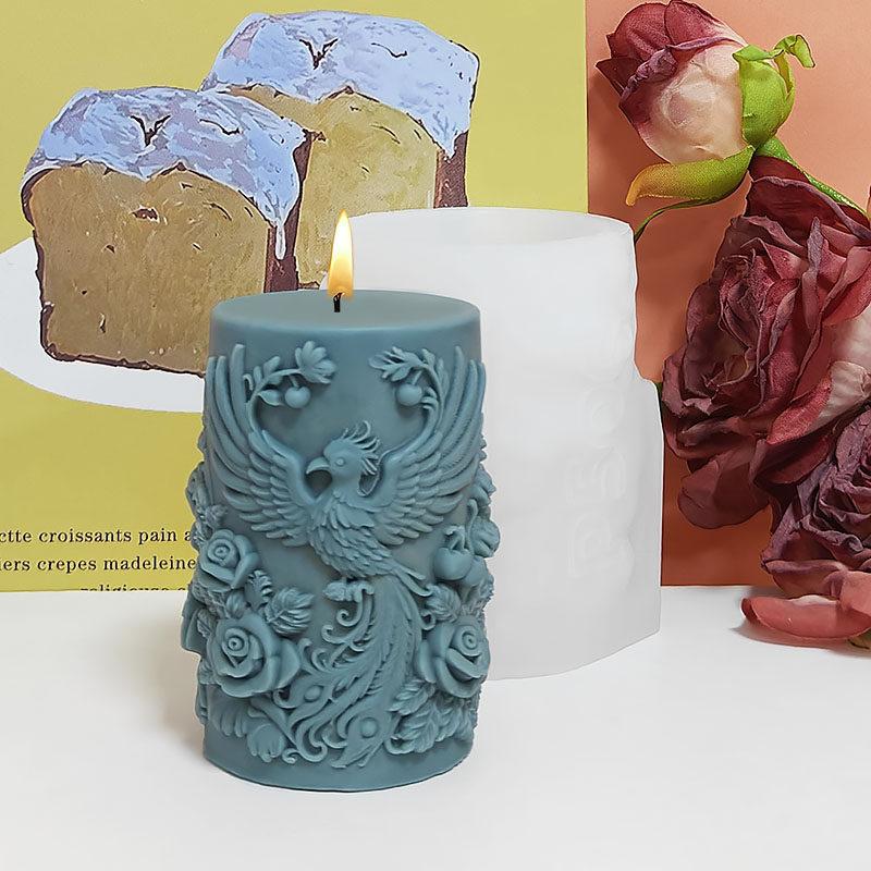 翼を広げた鳳凰とその周りにバラが囲まれた香りの良いキャンドル - Candle Making Phoenix のレビューと価格
